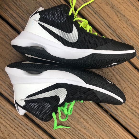 Nike Air Versitile Women's Basketball Shoes - Picture 3 of 7